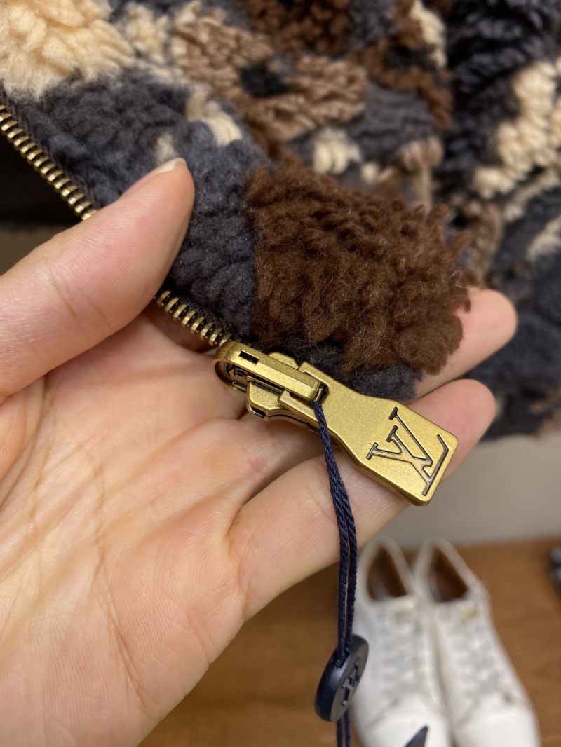 l0vis Vvtt0n outwear